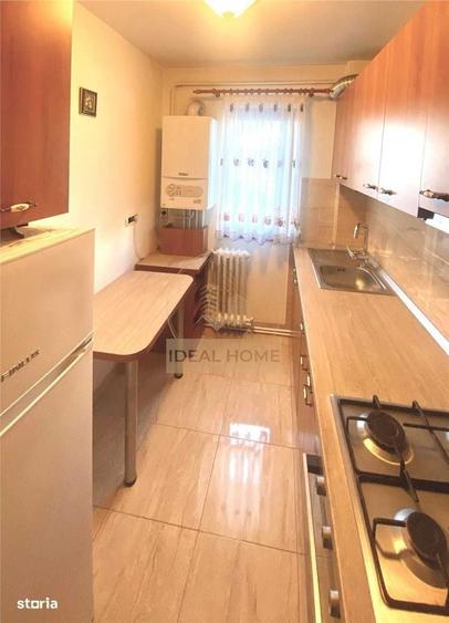 Apartament cu 3 camere semidecomandat în Alexandru cel Bun