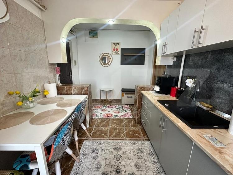 Apartament cu 2 camere semidecomandat, mobilat în Craiovița Nouă