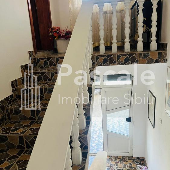 Casă individuală cu 8 camere cu Teren 1126 Mp în Tâmna