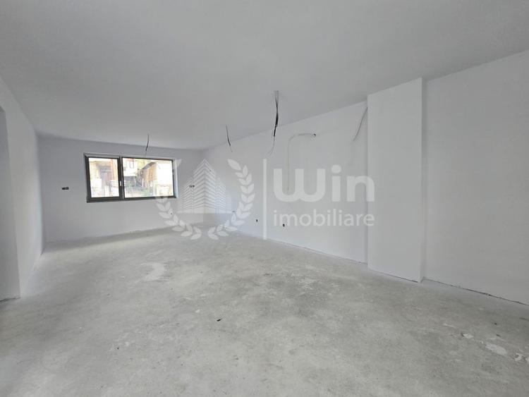 Casă individuală cu 4 camere cu Canalizare în Dâmbul Rotund