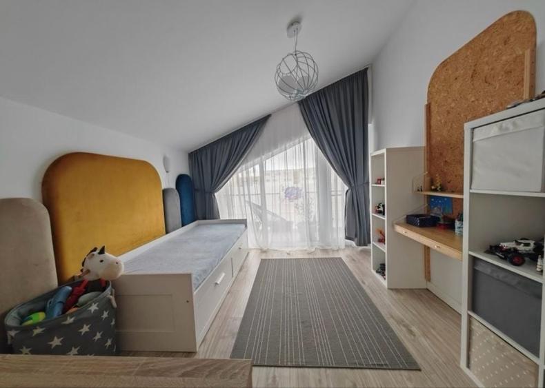 Apartament cu 3 camere decomandat în Micălaca
