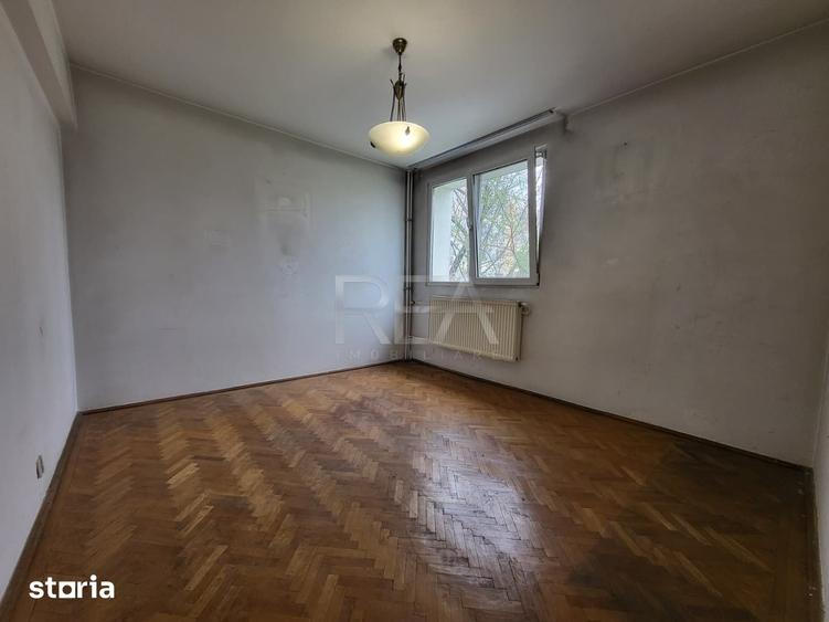Apartament cu 4 camere semidecomandat în Sălăjan