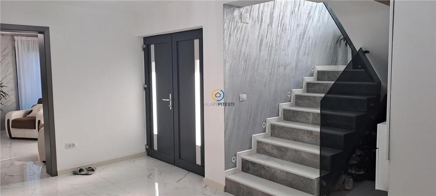 Casă individuală cu 5 camere cu Teren 700 Mp în Lăbușești