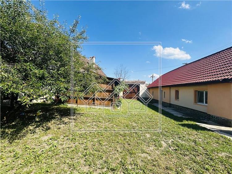 Casă individuală cu 4 camere cu Teren 1800 Mp în Roșia
