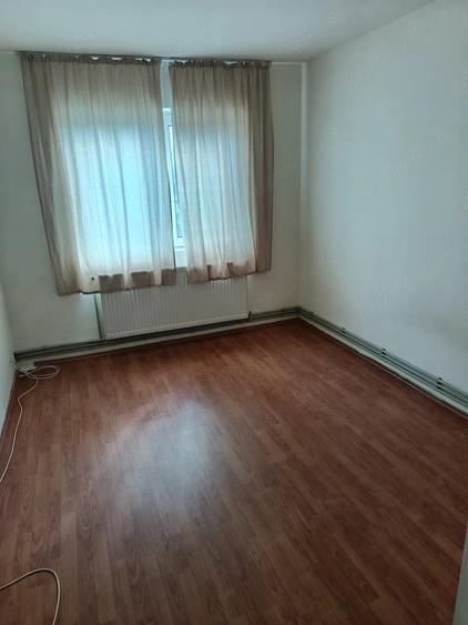 Apartament cu 2 camere semidecomandat în Fetești-Gară