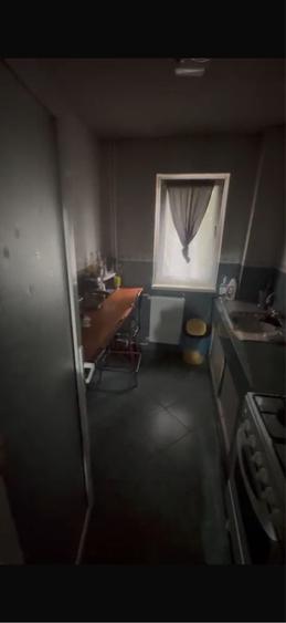 Apartament cu 4 camere semidecomandat în Rovine