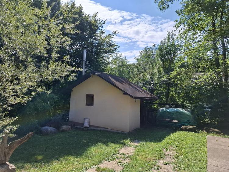 Casă cu 6 camere cu Teren 2267 Mp în Iedera de Sus