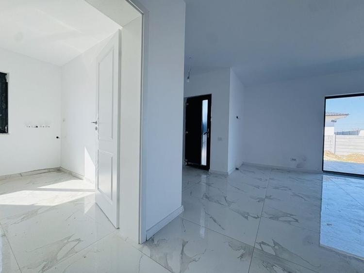 Casă individuală cu 4 camere cu Canalizare în Clinceni