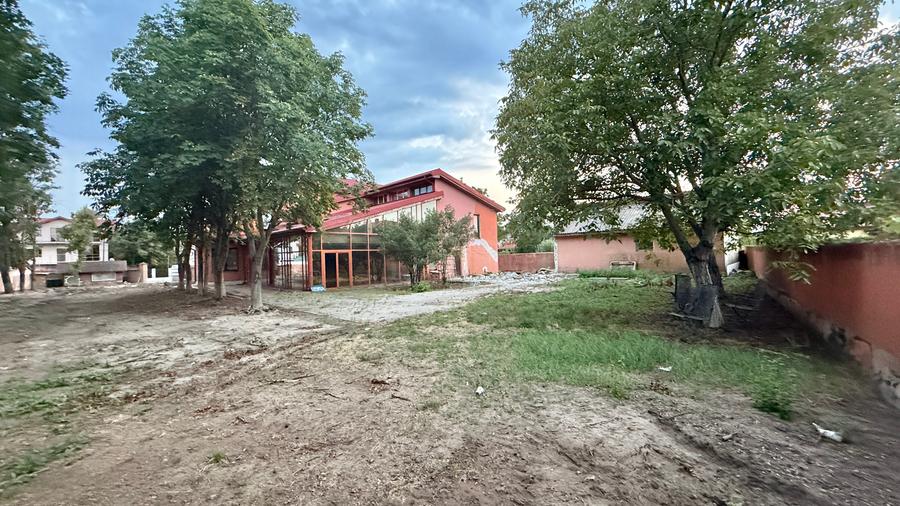Casă individuală cu 10 camere cu Teren 2500 Mp în Pipera