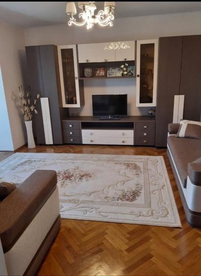 Apartament cu 2 camere decomandat în Basarabia
