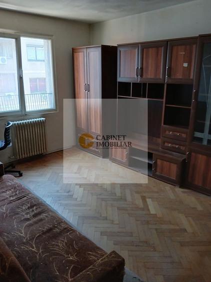 Apartament cu 3 camere semidecomandat în Kogălniceanu