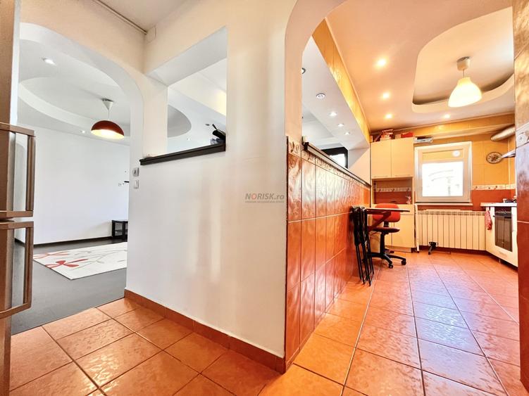 Apartament cu 3 camere semidecomandat, mobilat în Centrul Civic