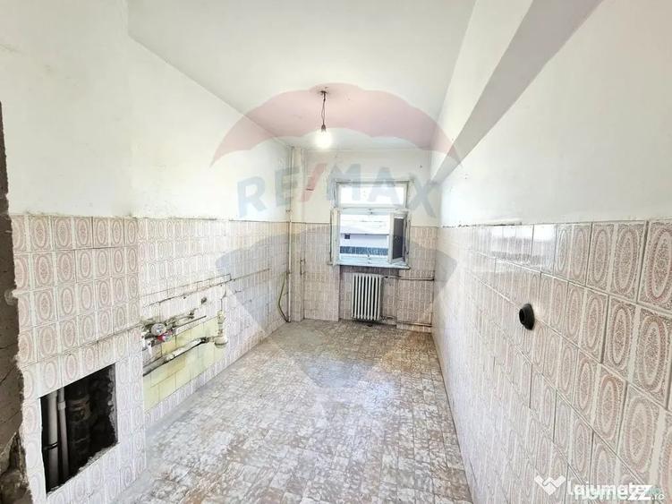 Apartament cu 4 camere decomandat în P-ța Unirii