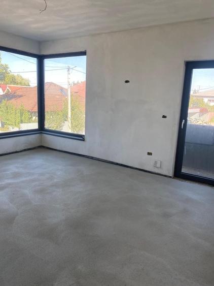 Casă cu 4 camere cu Teren 950 Mp în Exterior Vest