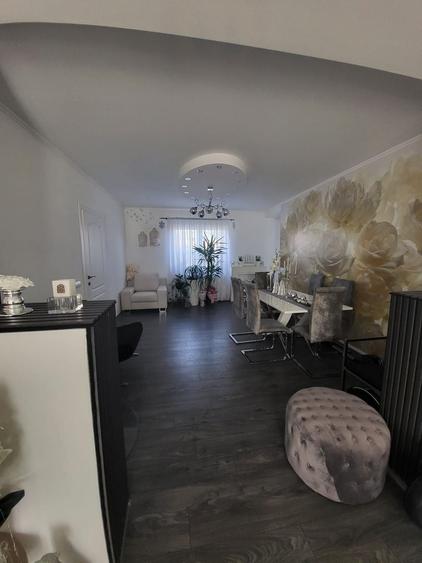 Casă individuală cu 6 camere cu Teren 680 Mp în Central