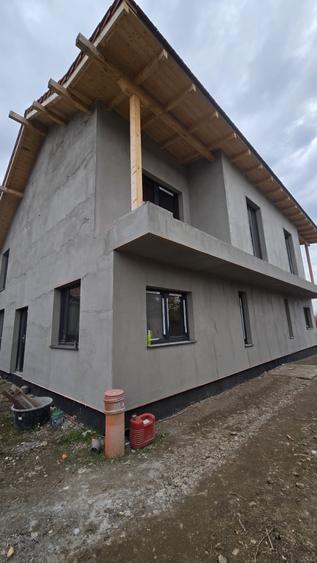 Duplex cu 4 camere cu Canalizare în Sânandrei