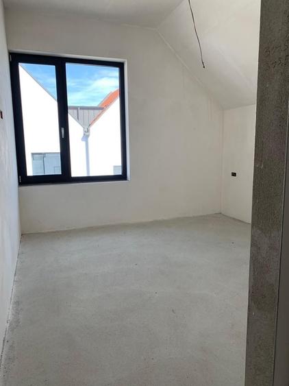 Duplex cu 4 camere cu Canalizare în Bună Ziua