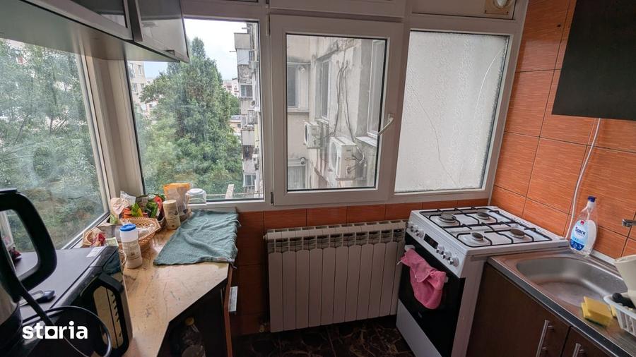 Apartament cu 4 camere semidecomandat, mobilat în Apărătorii Patriei