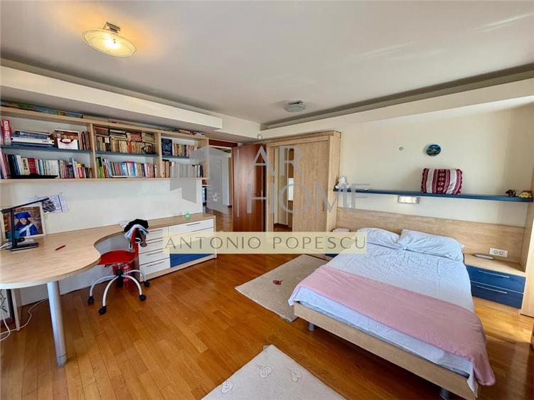 Casă individuală cu 4 camere cu Piscina în Central