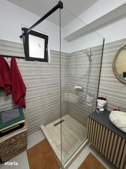 Casă cu 5 camere cu Teren 350 Mp în Berceni