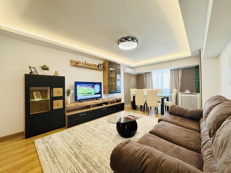 Apartament cu 4 camere decomandat, mobilat în Decebal