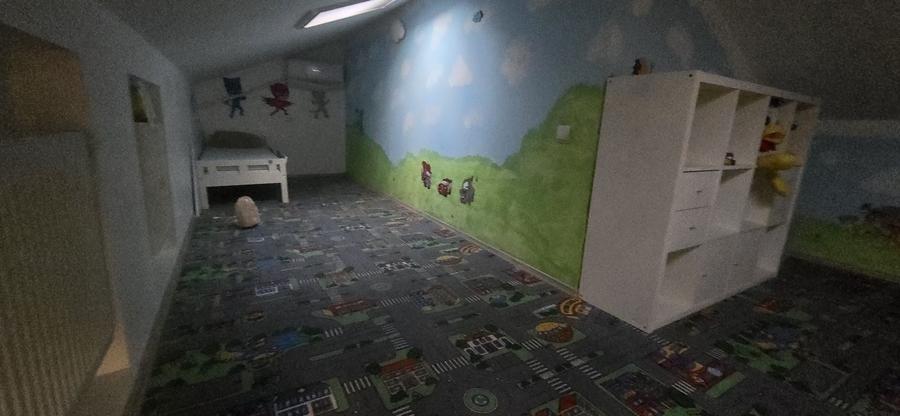 Apartament cu 3 camere decomandat în Apusului