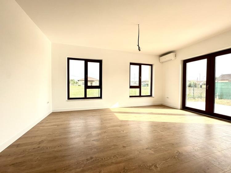 Duplex cu 5 camere cu Canalizare în Dumbrăvița
