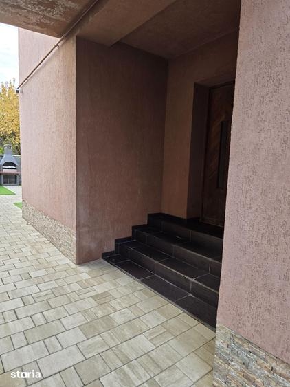 Casă cu 8 camere cu Teren 220 Mp în Mureșel