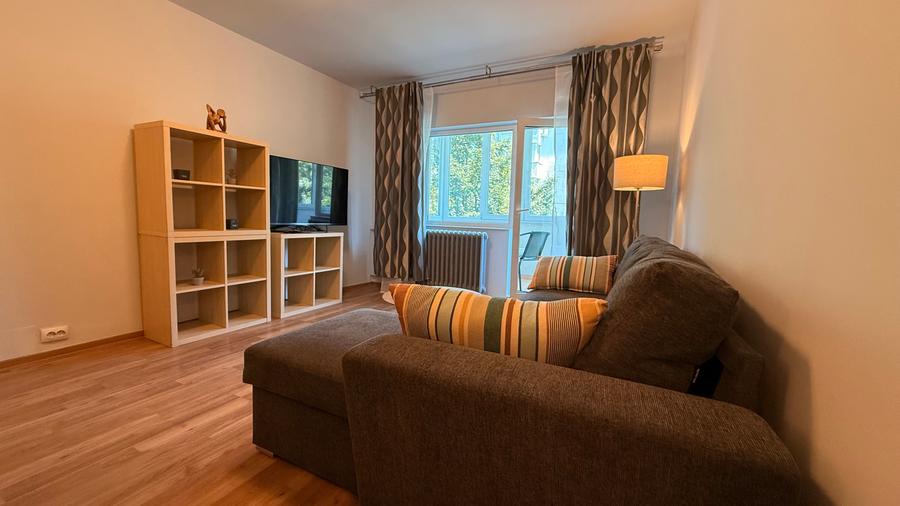 Apartament cu 3 camere decomandat în Aviației