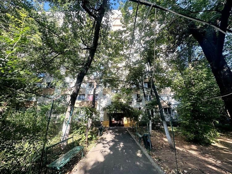 Apartament cu 4 camere semidecomandat în Drumul Taberei