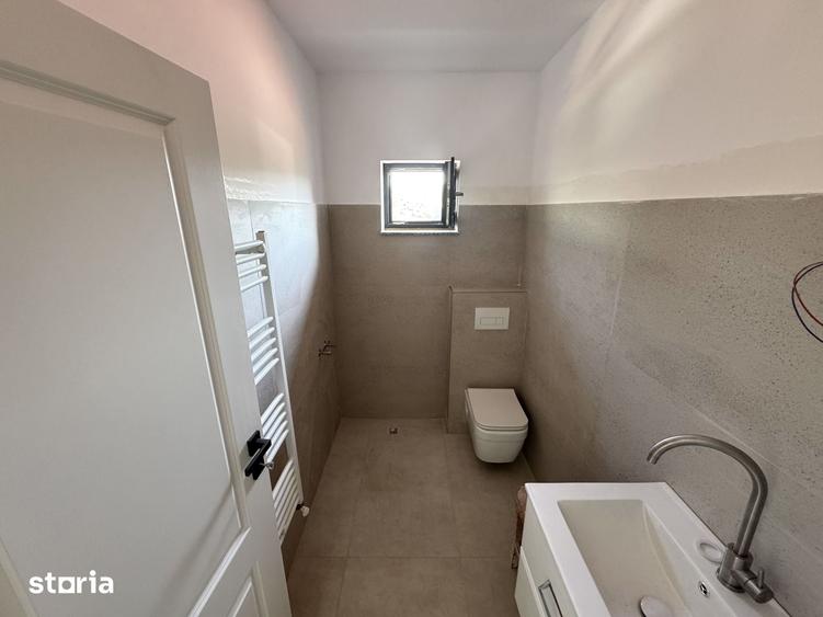 Casă cu 5 camere cu Teren 450 Mp în Bucium