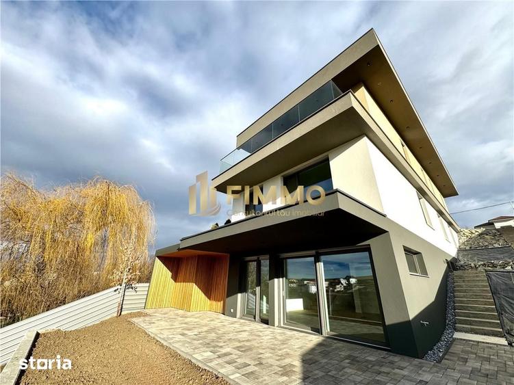 Casă cu 8 camere cu Teren 890 Mp în Central