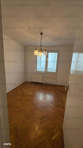 Apartament cu 3 camere decomandat în Calea București