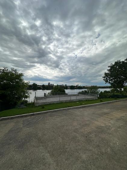 Apartament cu 5 camere decomandat în Fundeni