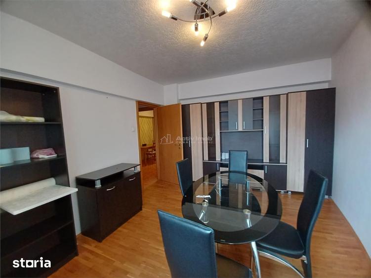 Apartament cu 3 camere decomandat în Victoriei