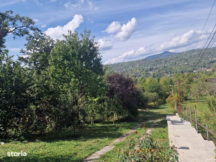 Casă cu 4 camere în Comarnic