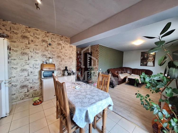 Apartament cu 5 camere semidecomandat, mobilat în Florești