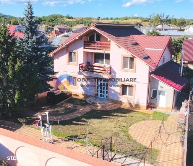 Casă cu 4 camere decomandat în Piatra