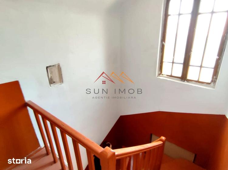 Casă cu 10 camere cu Teren 355 Mp în Ana Ipătescu