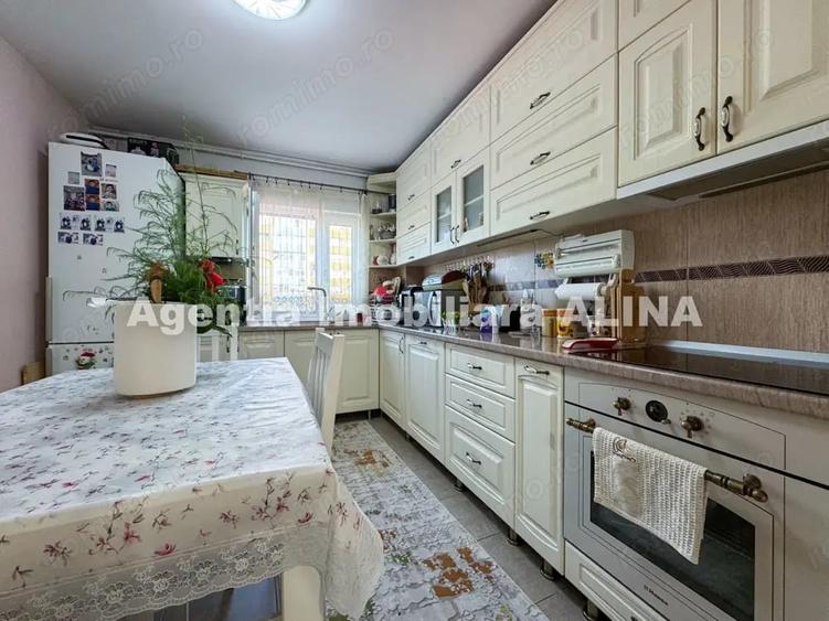 Apartament cu 3 camere decomandat în Astoria