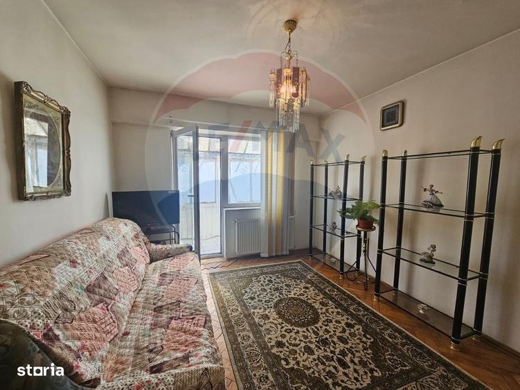 Apartament cu 3 camere semidecomandat în Central