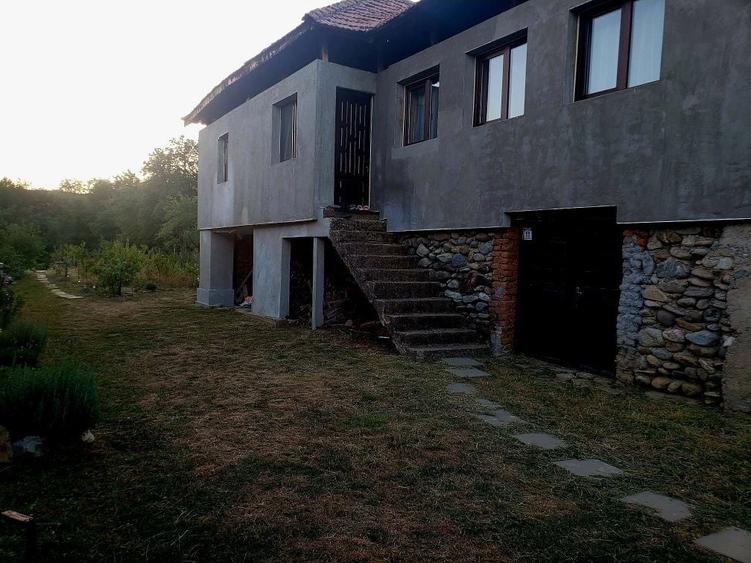 Apartament cu 3 camere decomandat în Bălănești