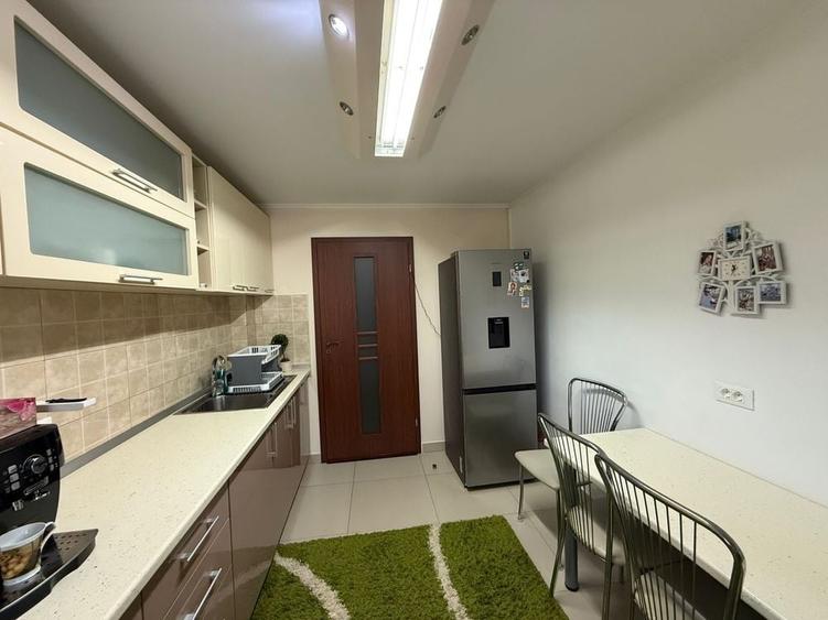 Apartament cu 3 camere decomandat în Central