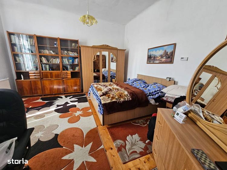 Casă cu 3 camere cu Teren 500 Mp în Central