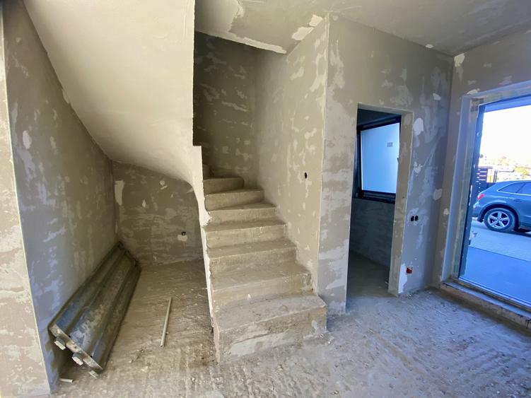 Duplex cu 4 camere cu Canalizare în Dezmir