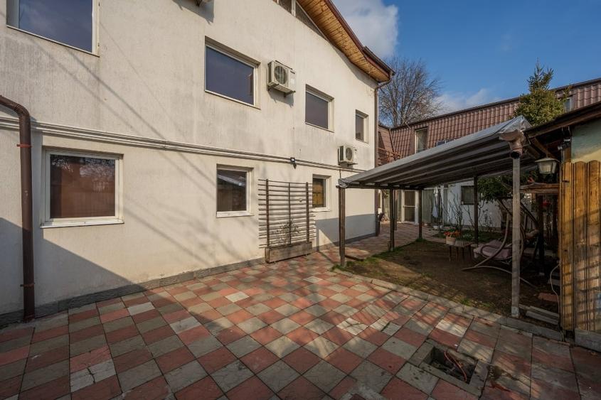 Casă individuală cu 5 camere cu Canalizare în Bucureștii Noi