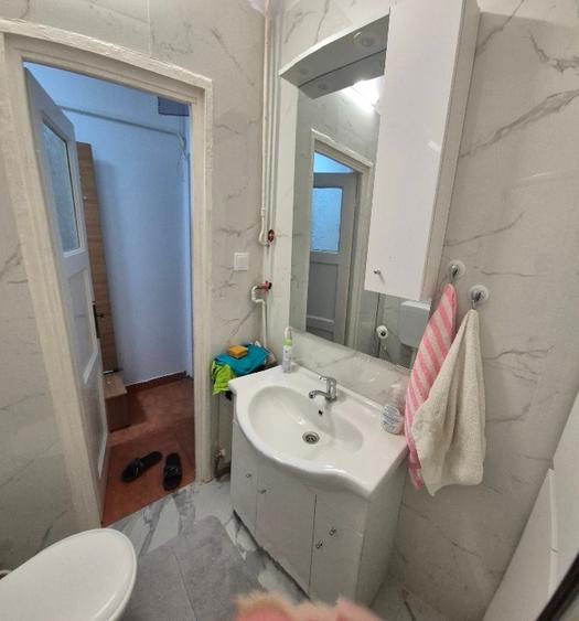 Apartament cu 2 camere decomandat, mobilat în Barbu Văcărescu