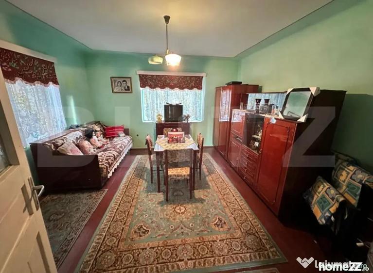 Casă cu 2 camere cu Teren 690 Mp în Petrești