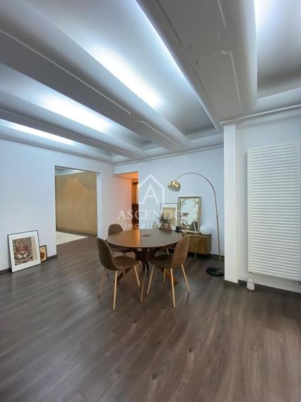 Apartament cu 4 camere semidecomandat, mobilat în Arcul de Triumf