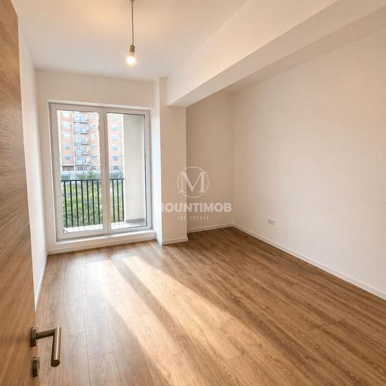 Apartament cu 3 camere decomandat în Tractorul
